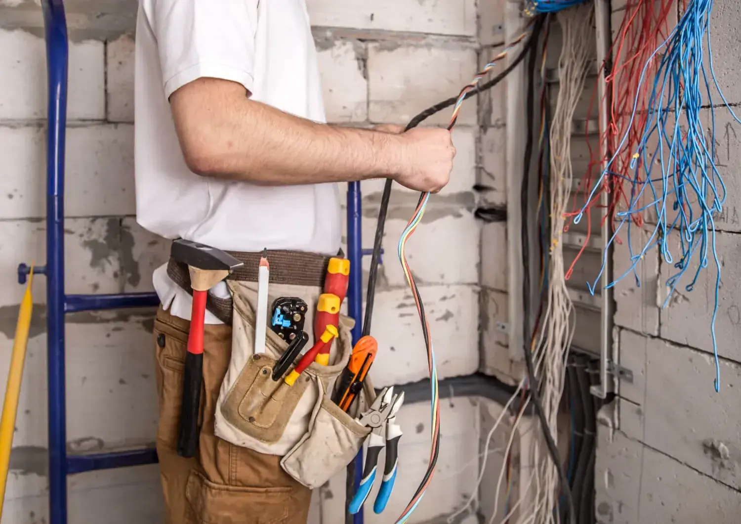 Elektrik Tesisatı İçin Teklif Al | Uzmanlardan En Uygun Fiyatlar | Hemenhallederim